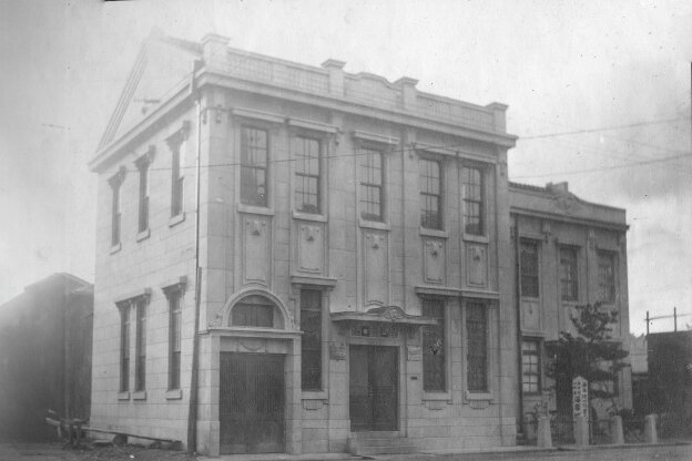 1900年代のマグチグループのオフィス外観